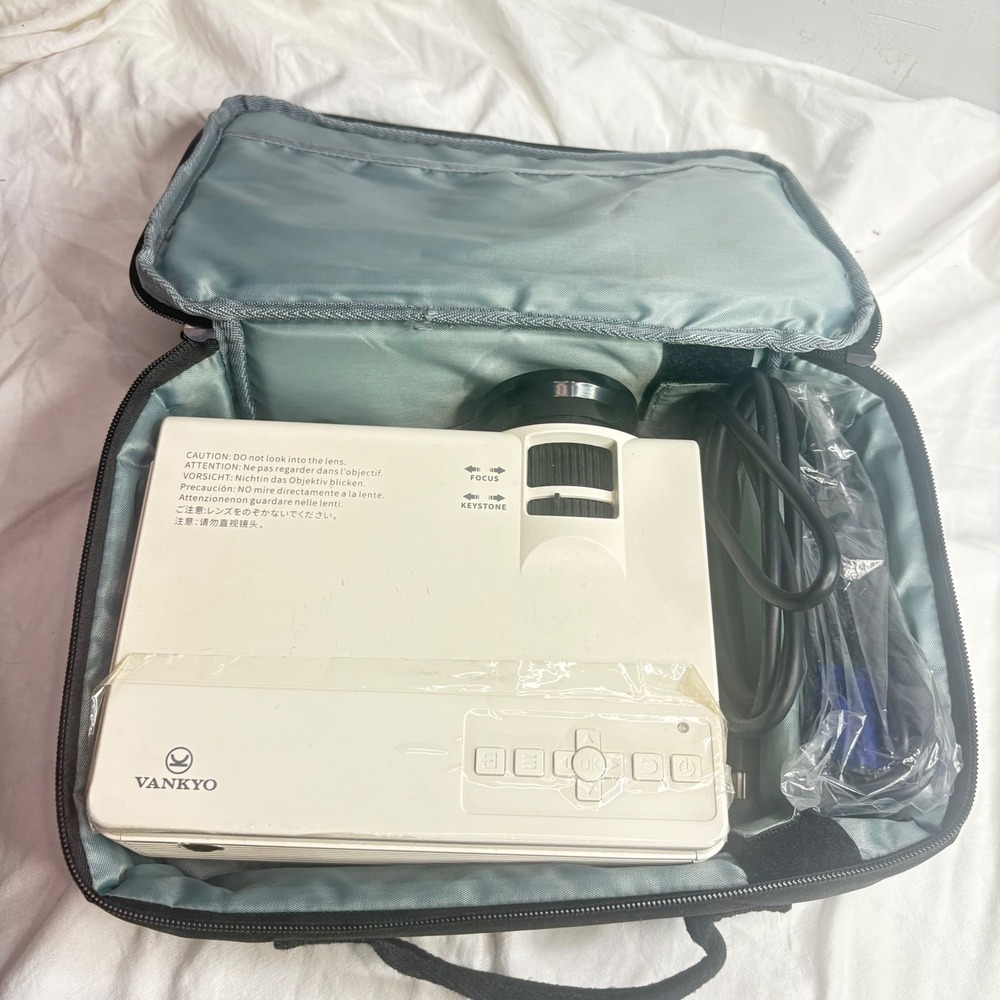 VANKYO Leisure 3 Mini Projector LED Portable Home Theater Q5 with Case